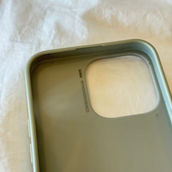 Rimowa iPhone 14 Pro Max Case Bundle (2) Iridescent + Silver Aluminum Covers - Picture 6 of 7